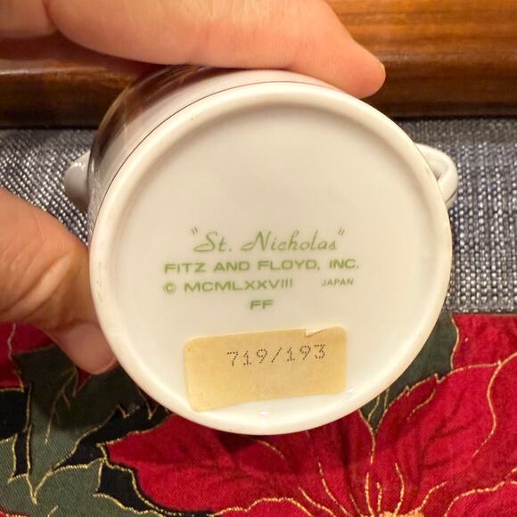 Fitz & Floyd St. Nicholas 1978 Christmas Pattern Covered Sugar & Creamer Set - Picture 6 of 7